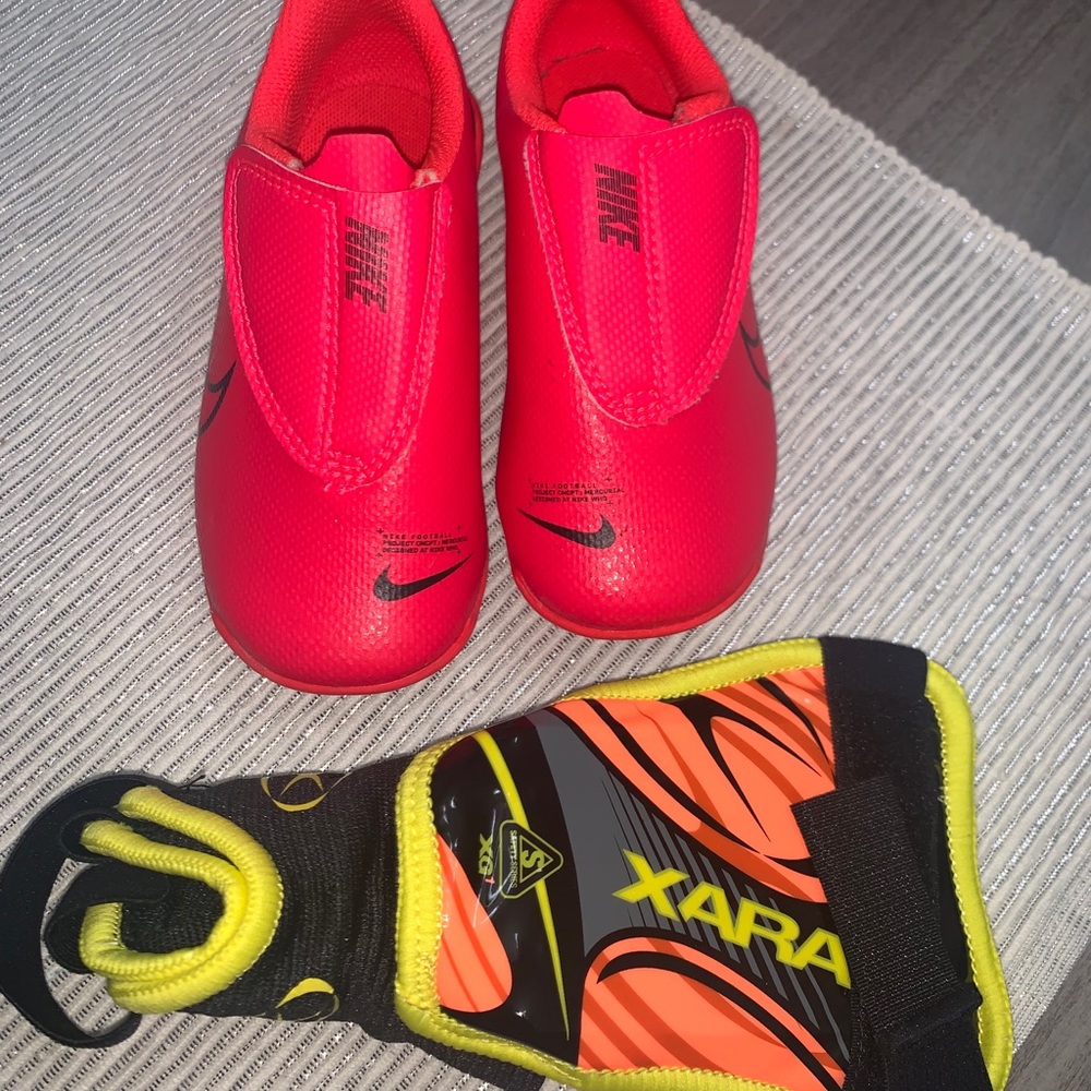 **SOLD**Nike toddler soccer shoes
